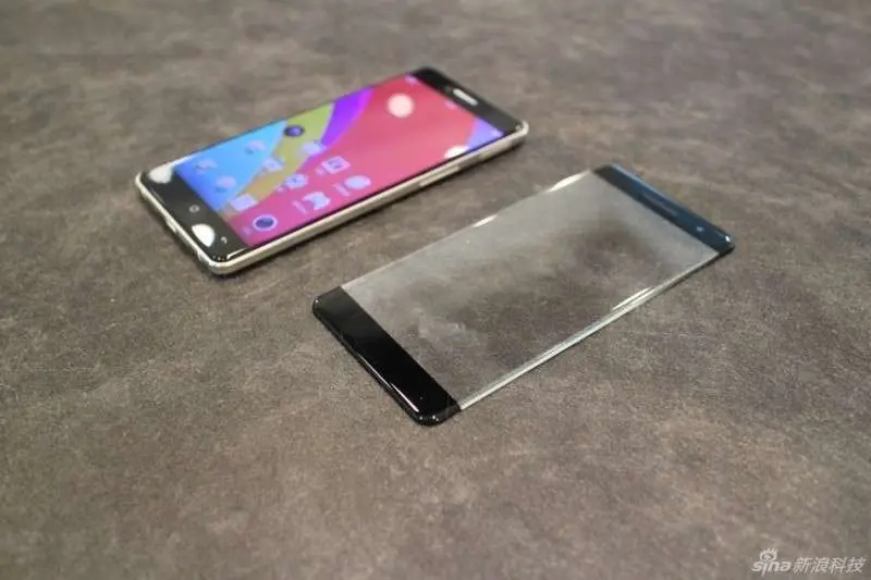 Новые подробности о безрамочном OPPO