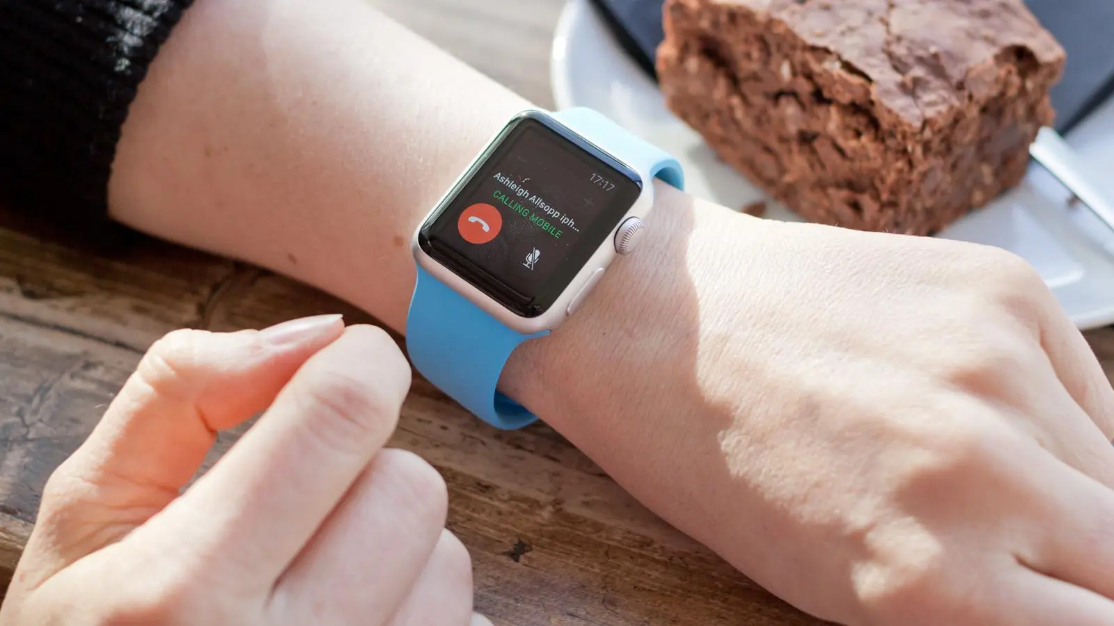 Что лучше: умные часы на Android или Apple Watch s1?