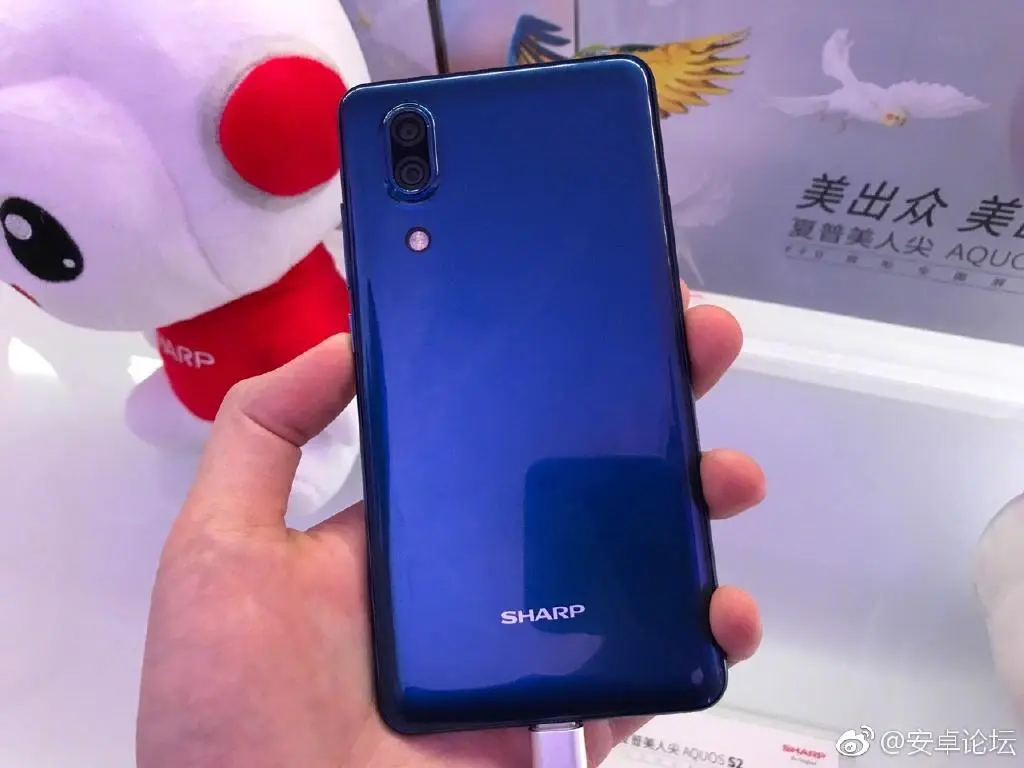 У него рамок меньше, чем у Galaxy S8 — Sharp Aquos S2