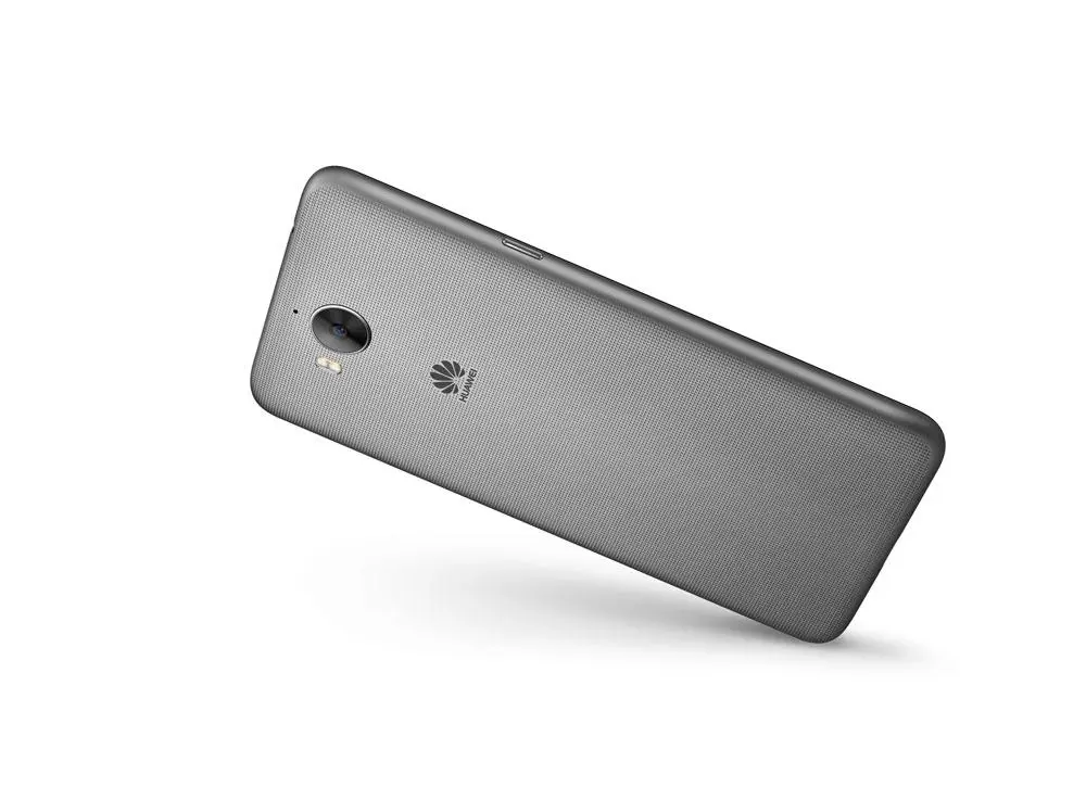 Huawei Y5 поступает в продажу в России