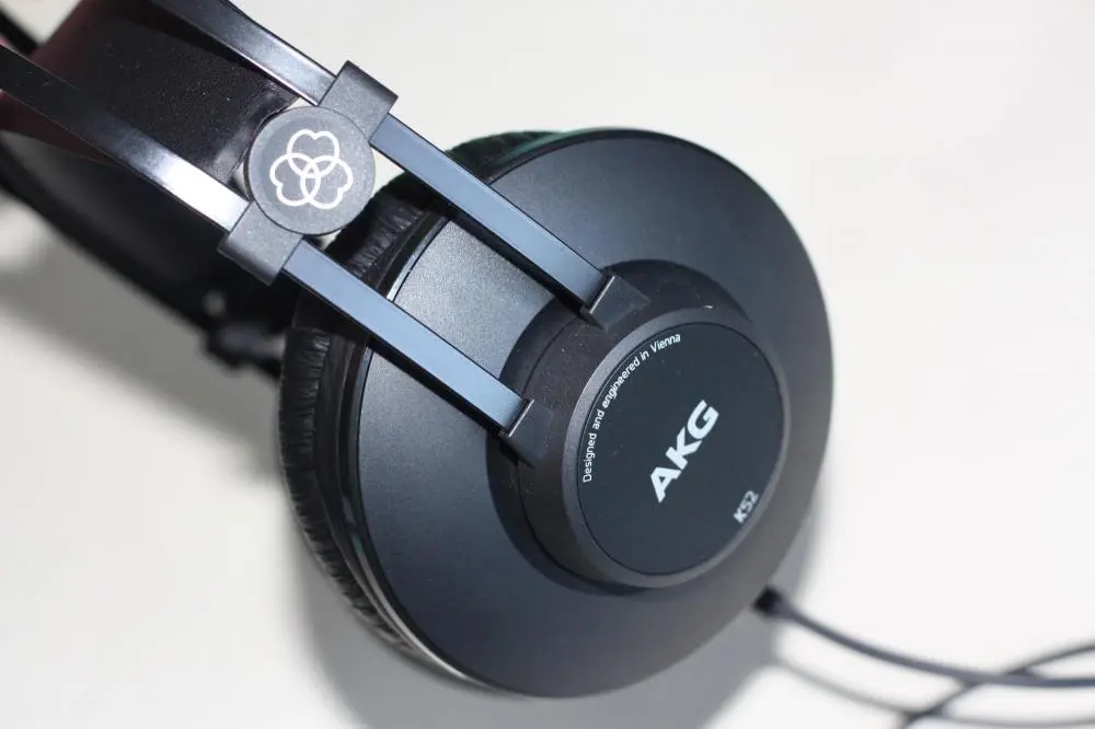 Рассматриваем и пробуем наушники AKG K52