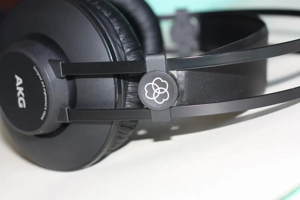 Рассматриваем и пробуем наушники AKG K52