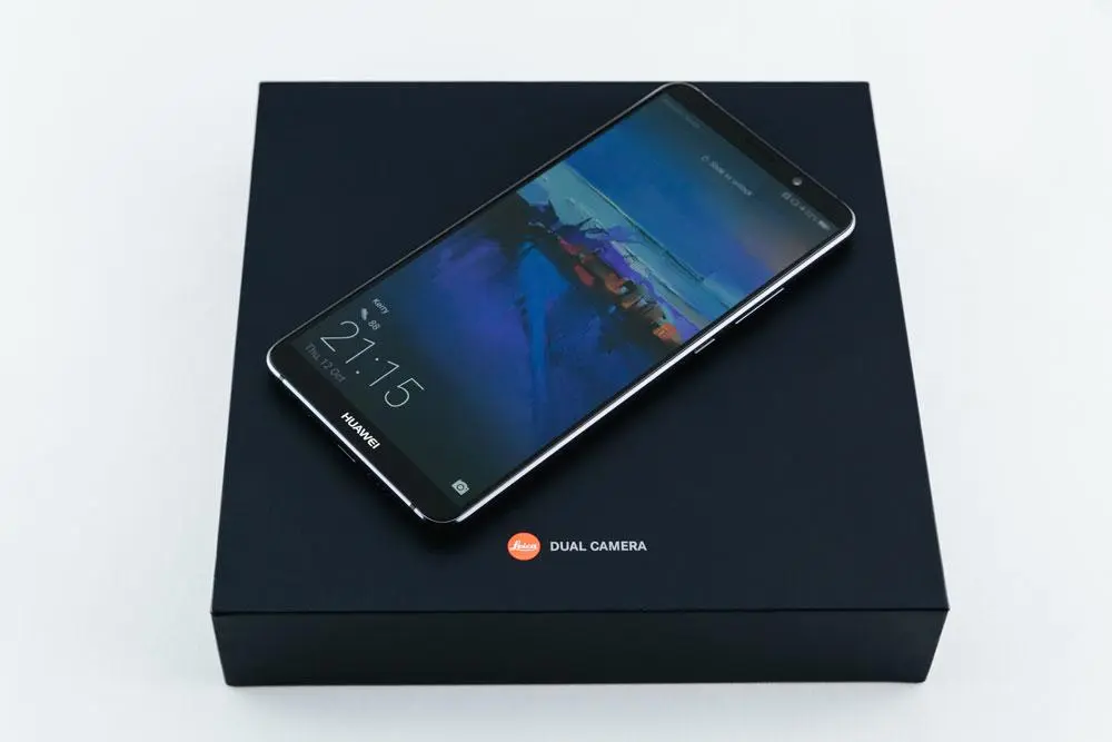Годзилла среди смартфонов: Huawei Mate 10 и Pro показали официально
