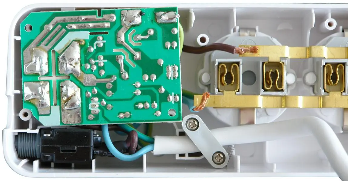 Обзор сетевых фильтров APC by&nbsp;Schneider Electric: АРС Р43-RS, АРС PM5U-RS, 