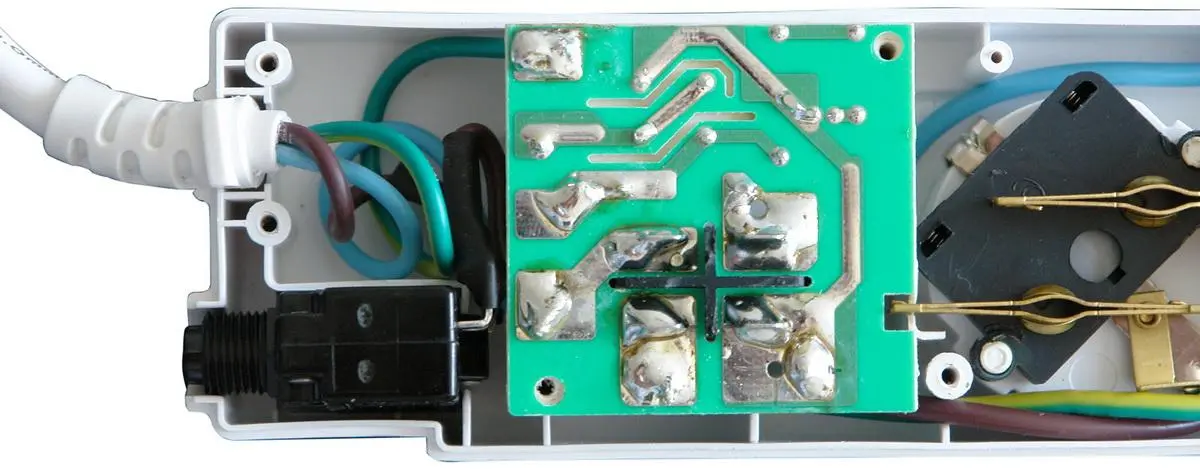 Обзор сетевых фильтров APC by&nbsp;Schneider Electric: АРС Р43-RS, АРС PM5U-RS, 