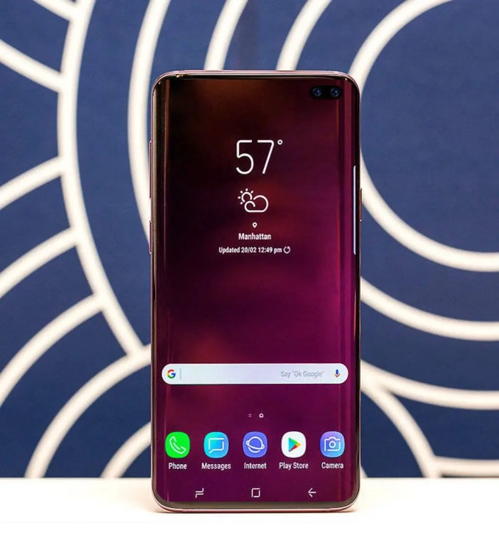 Samsung не&nbsp;даст чёлку Galaxy S10, но&nbsp;продырявит экран