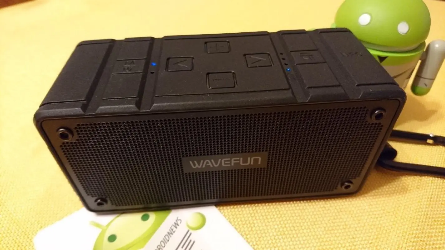 Защищенная портативная колонка WAVEFUN Cuboid