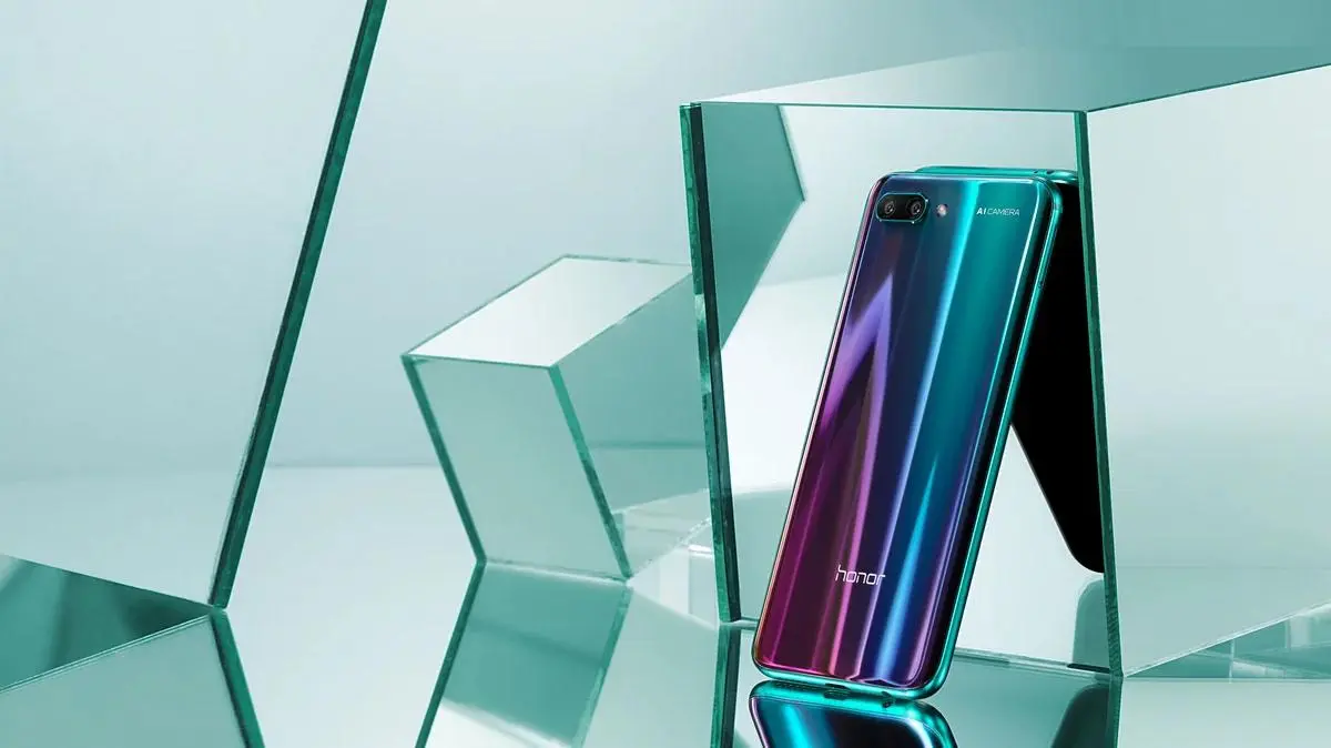 Huawei программно значительно прокачает камеру смартфонов Honor 10