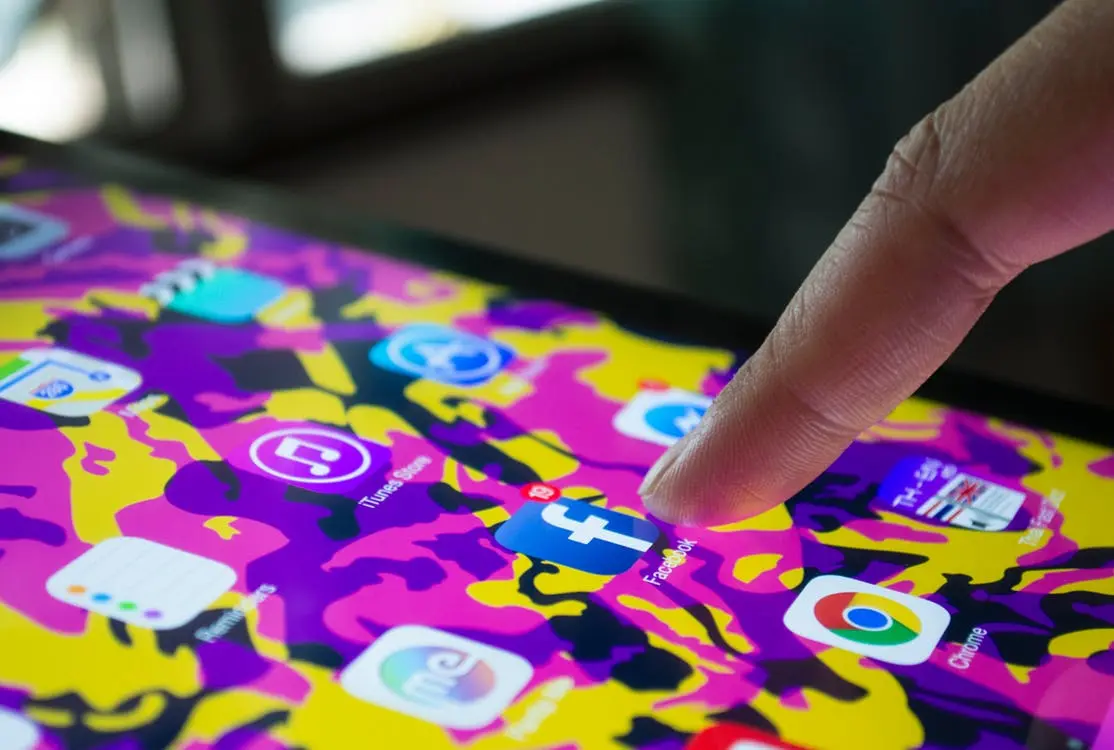Facebook ничего не удаляет. Как скачать всю информацию о себе?
