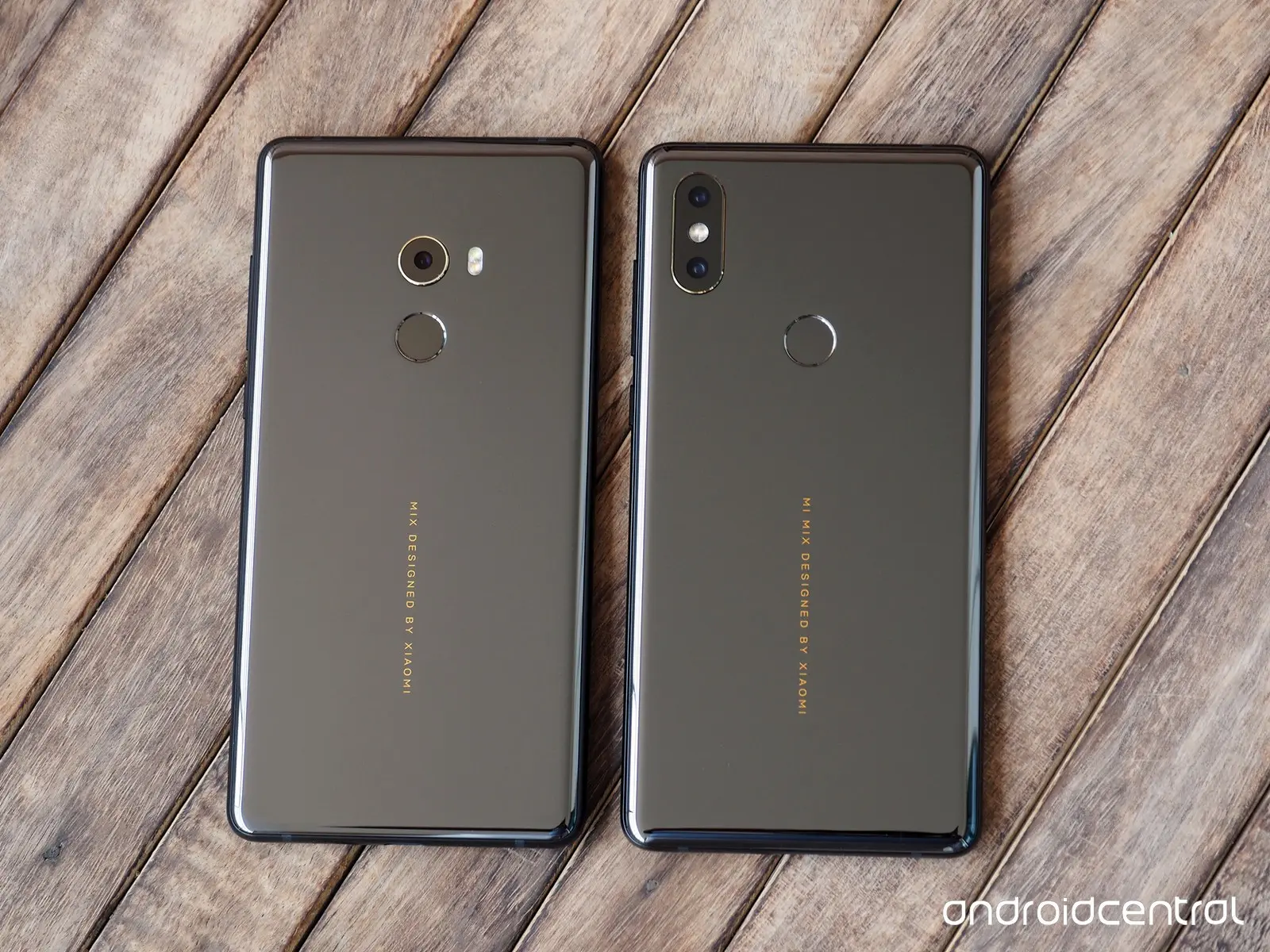 Xiaomi Mi Mix 2S впечатляет публику официально