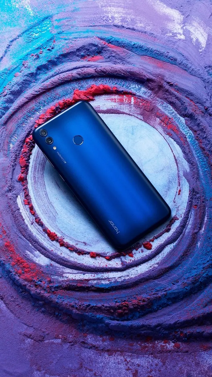 Honor 8C станет вашим за 12990 рублей