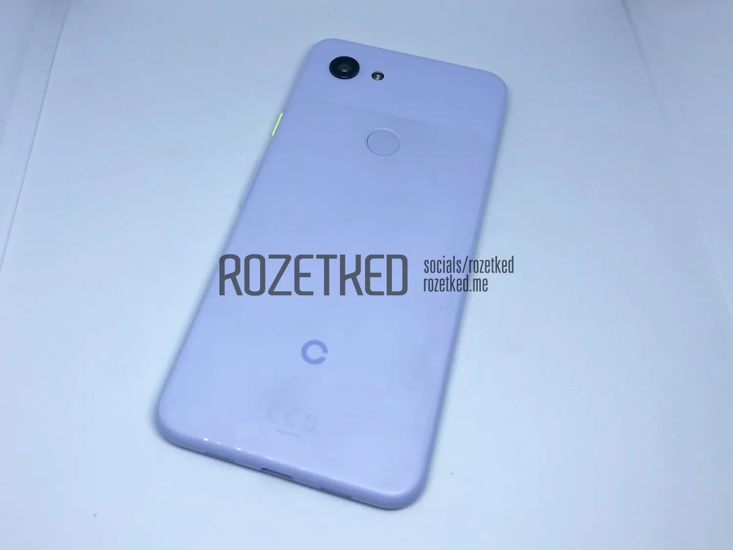 Лайтовый по&nbsp;цене и&nbsp;спецификациям Google Pixel 3 Lite позирует на&nbsp;фото