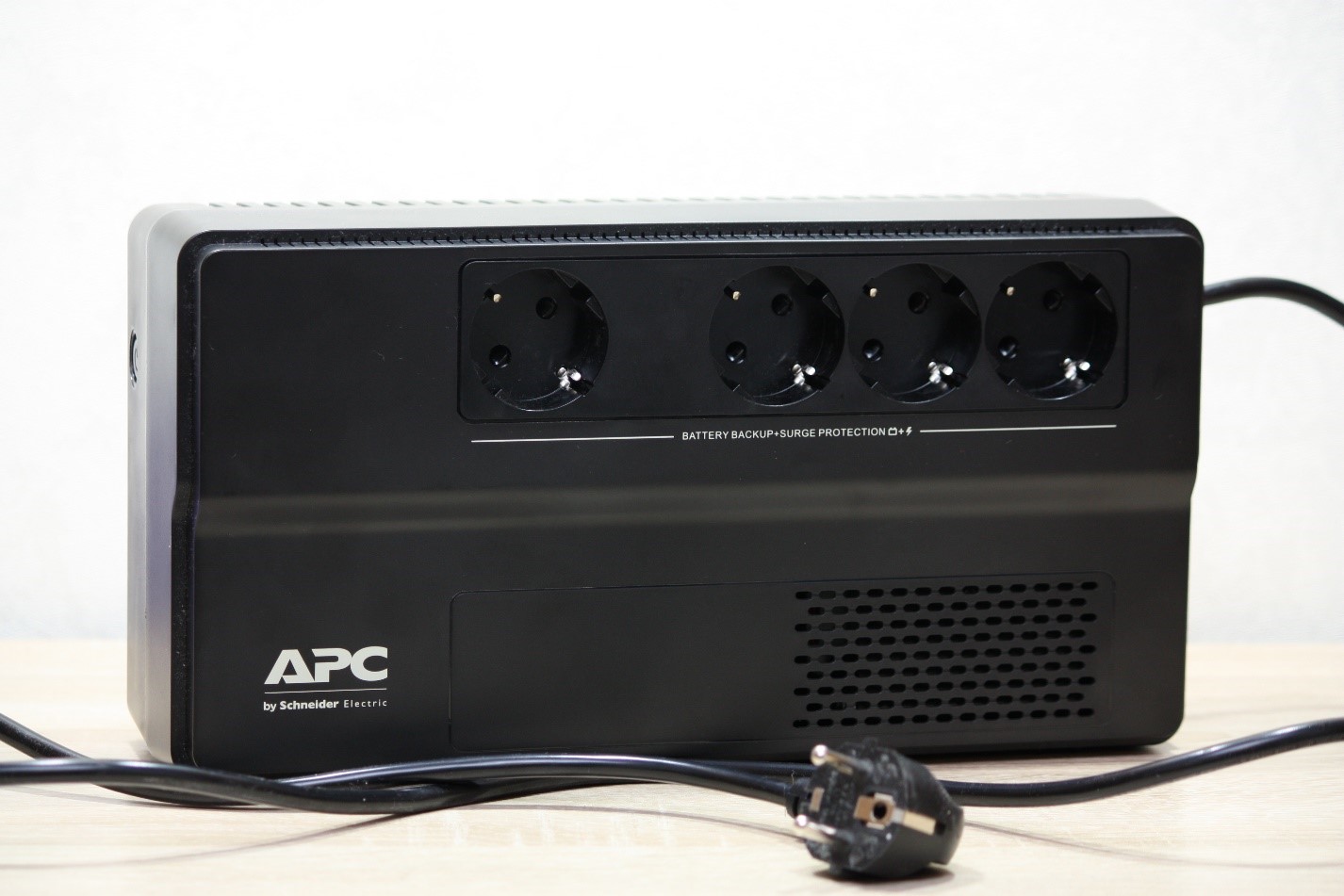 Ибп apc ups 1000va. APC bv1000i-gr. APC back-ups 1000va [bv1000i-gr]. Bv1000i-gr ИБП easy 1000va APC. ИБП APC by Schneider Electric easy back-ups bv1000i-gr.