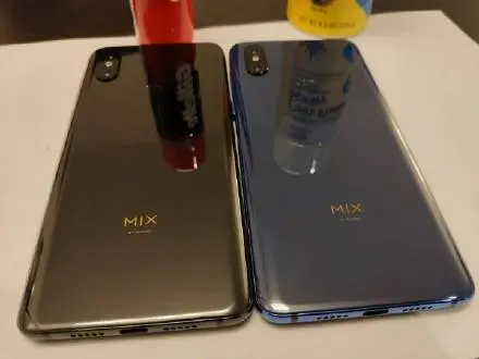 Xiaomi Mi&nbsp;Mix 3 всё&nbsp;же будет слайдером. Получит&nbsp;10 Гб&nbsp;оперативной памяти