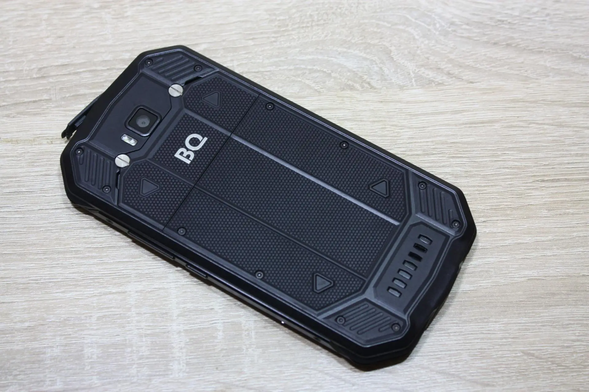 Обзор защищённого смартфона BQ&nbsp;Shark PRO (BQ-5003L)
