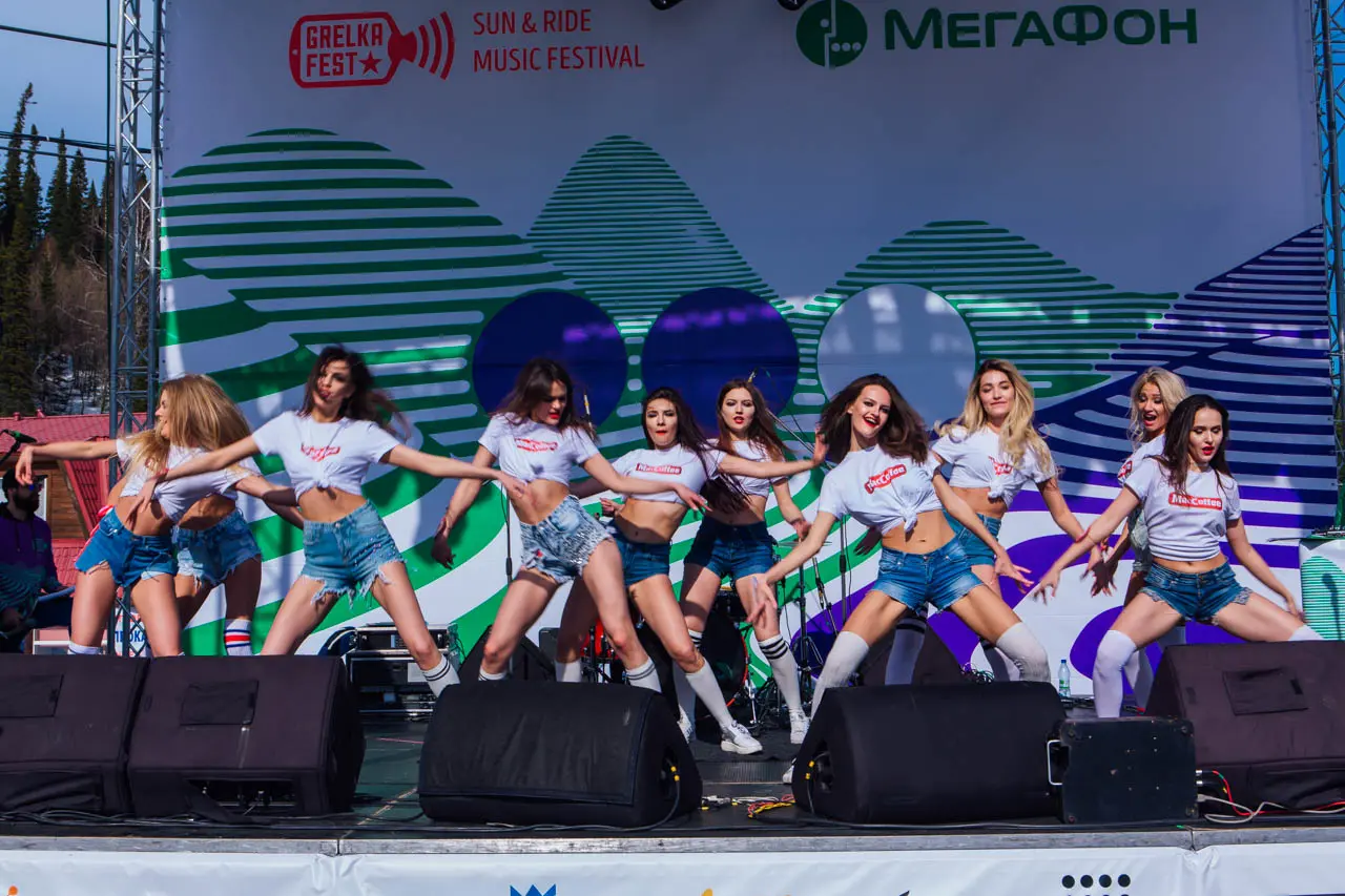 Девушки-красотки, купальники и&nbsp;горные склоны — GRELKA Fest