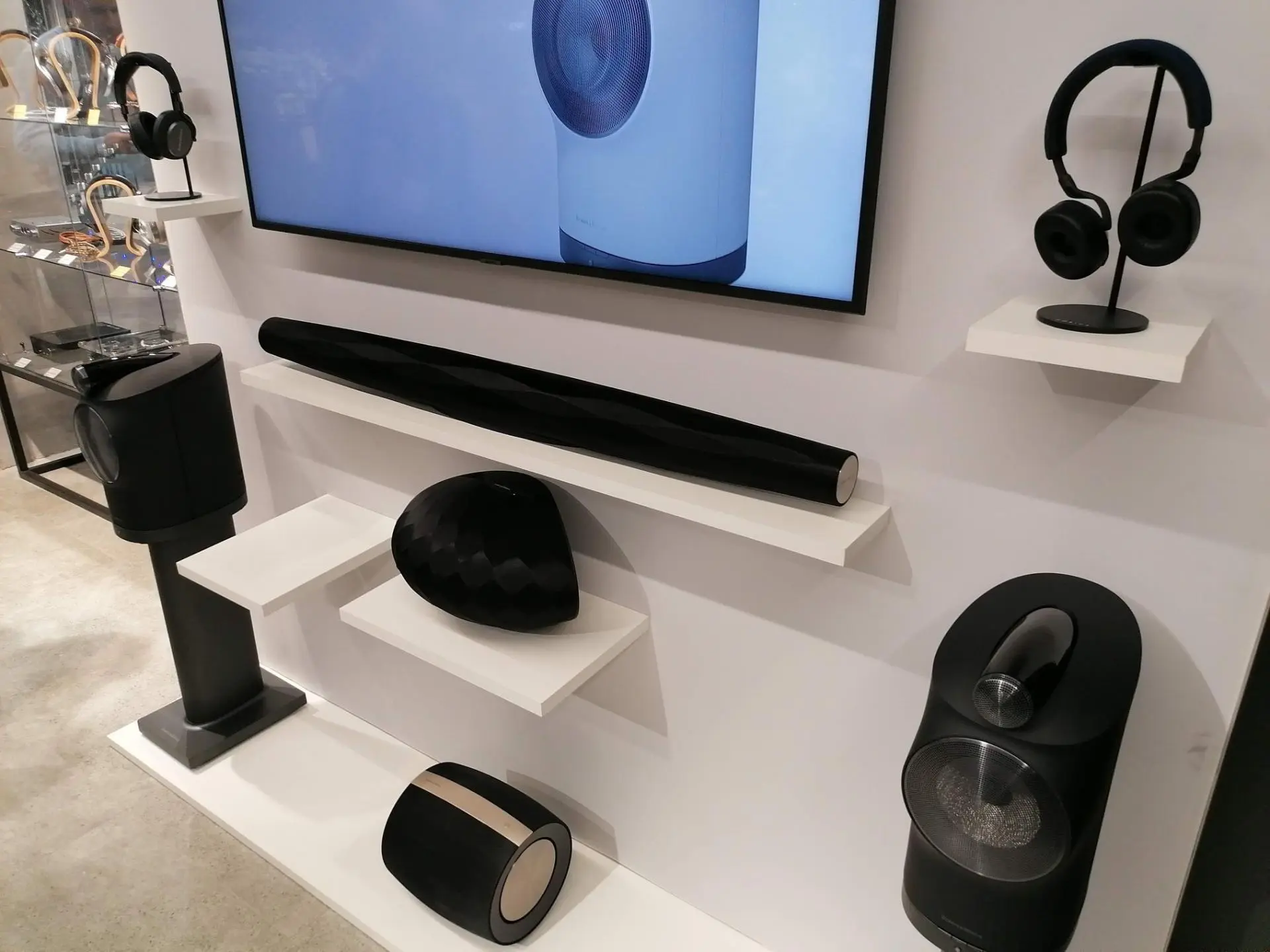 Презентация новой акустической системы Bowers & Wilkins прошла в магазине Dr.Head