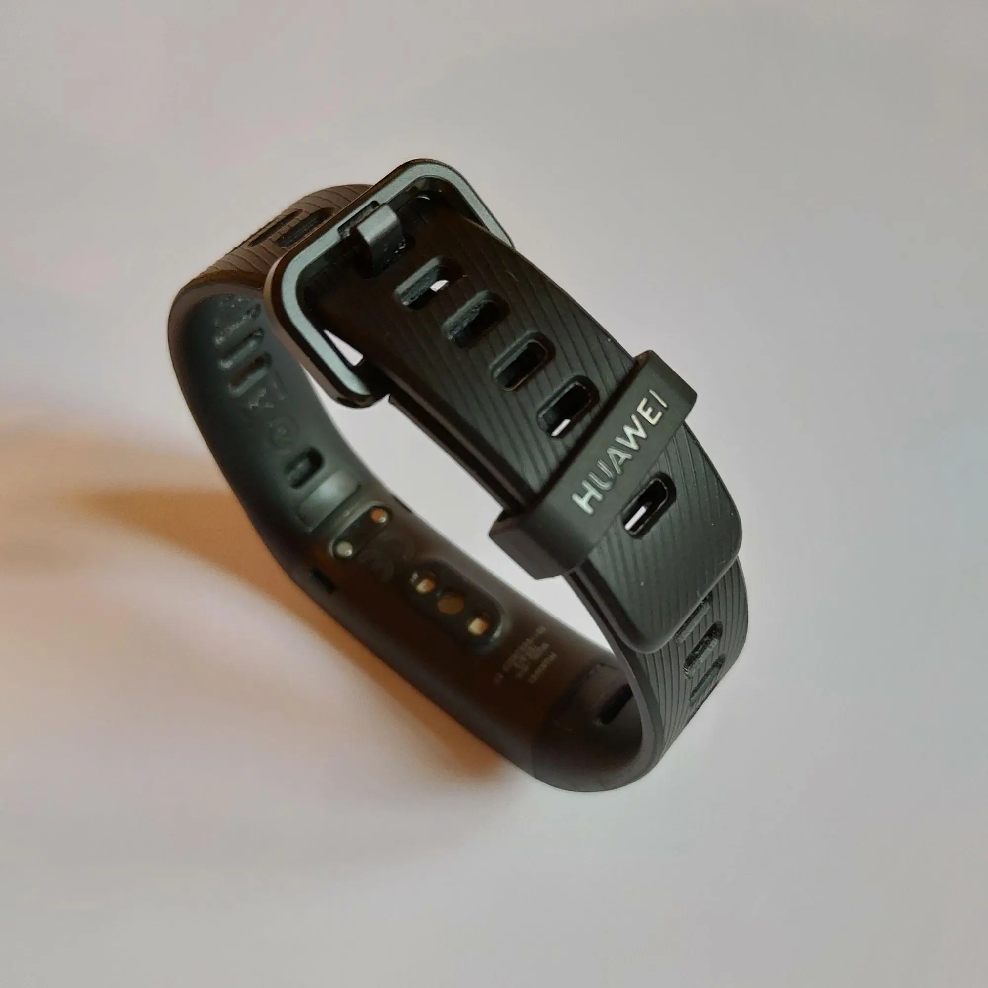 Обзор фитнес-браслета Huawei Band 3 Pro с цветным экраном