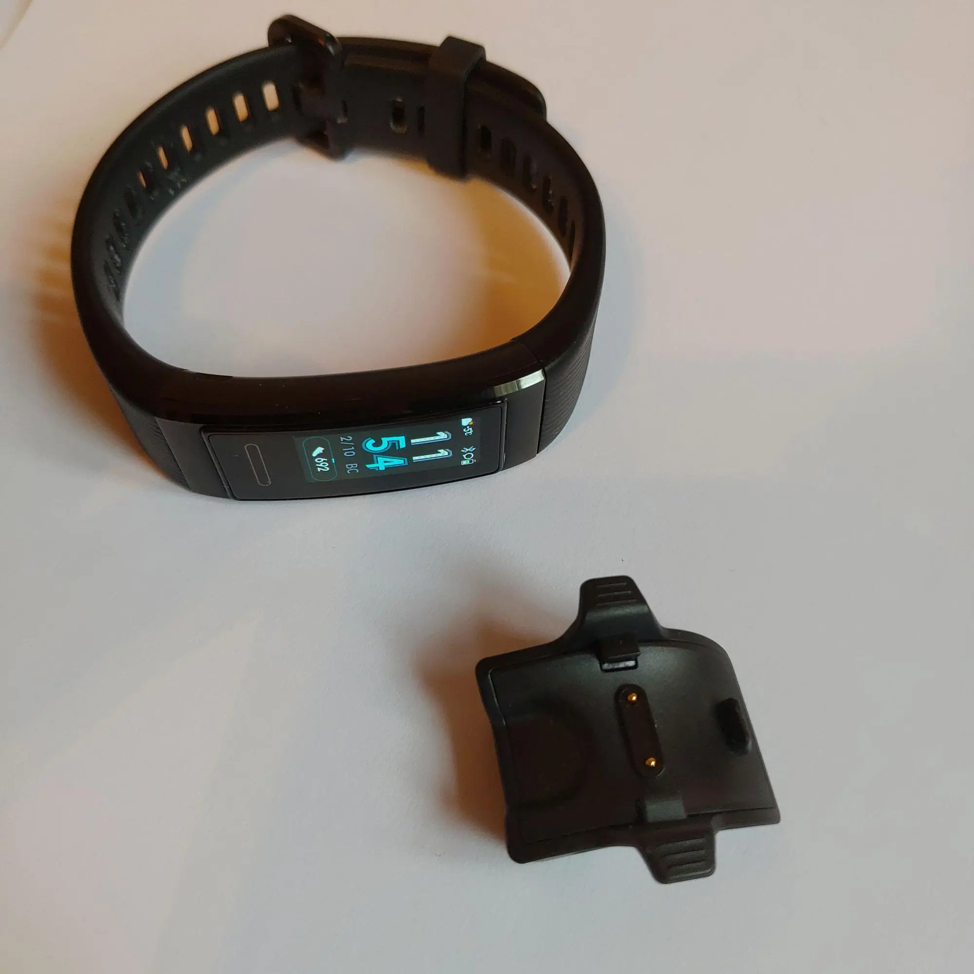 Обзор фитнес-браслета Huawei Band 3 Pro с цветным экраном