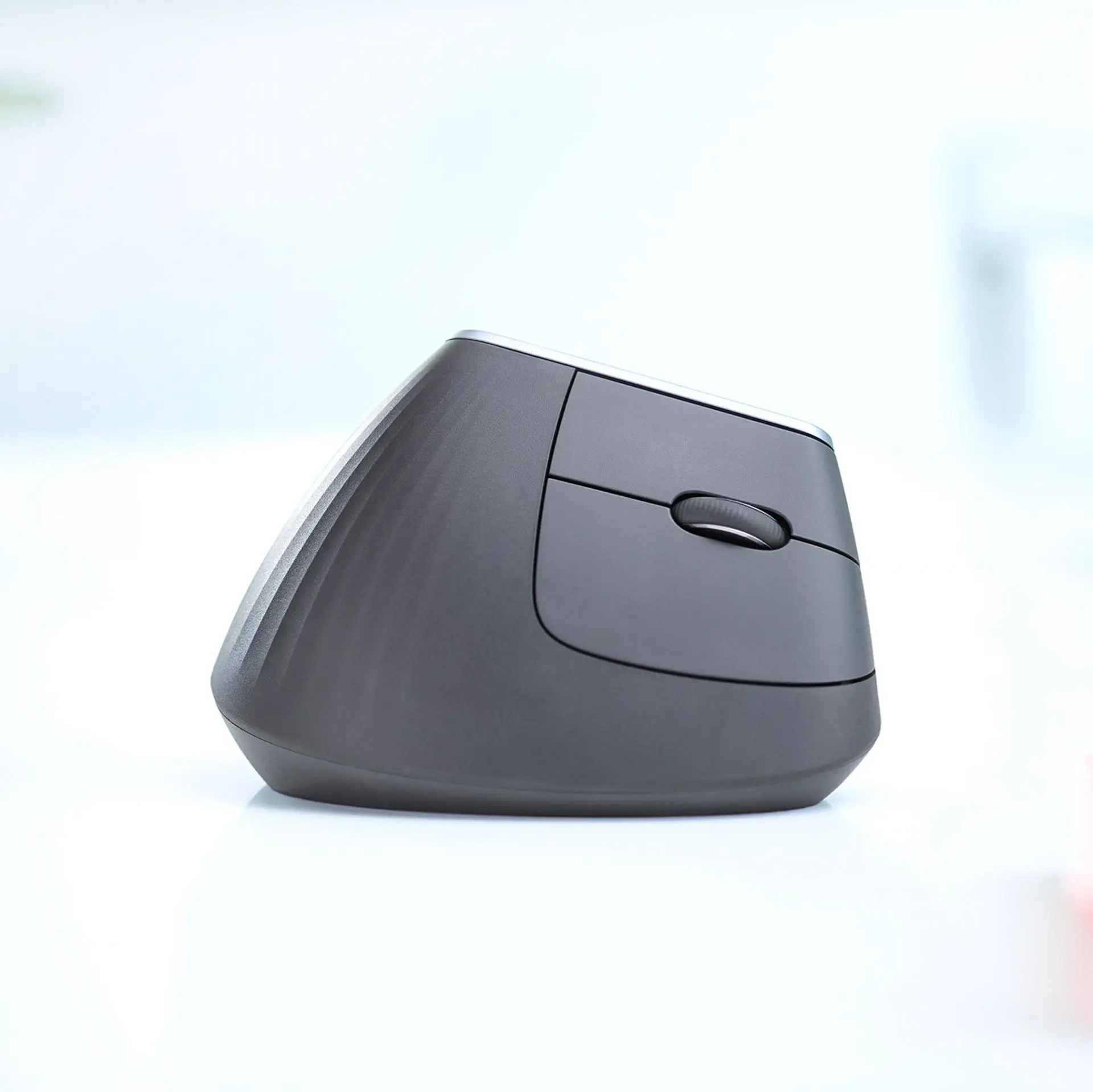 Высокоэргономичная мышь или…&nbsp;Космический&nbsp;девайс?&nbsp;Logitech MX&nbsp;Vertical