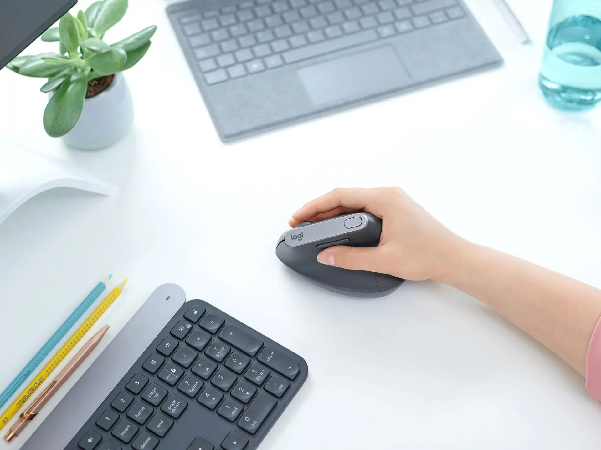 Высокоэргономичная мышь или…&nbsp;Космический&nbsp;девайс?&nbsp;Logitech MX&nbsp;Vertical