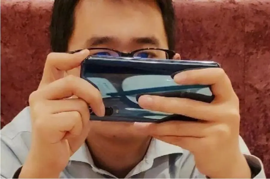 Xiaomi Mi 9, вероятно, получит тройную камеру
