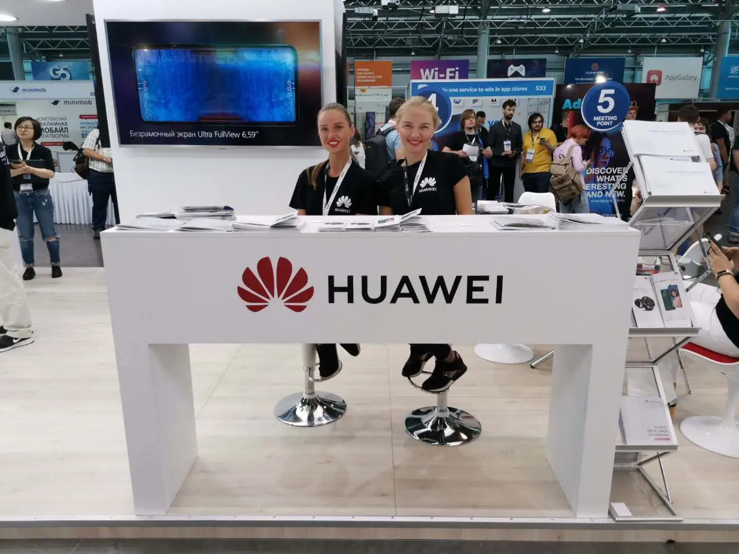 Более 80 миллионов смартфонов Huawei обновились до EMUI 9 в России