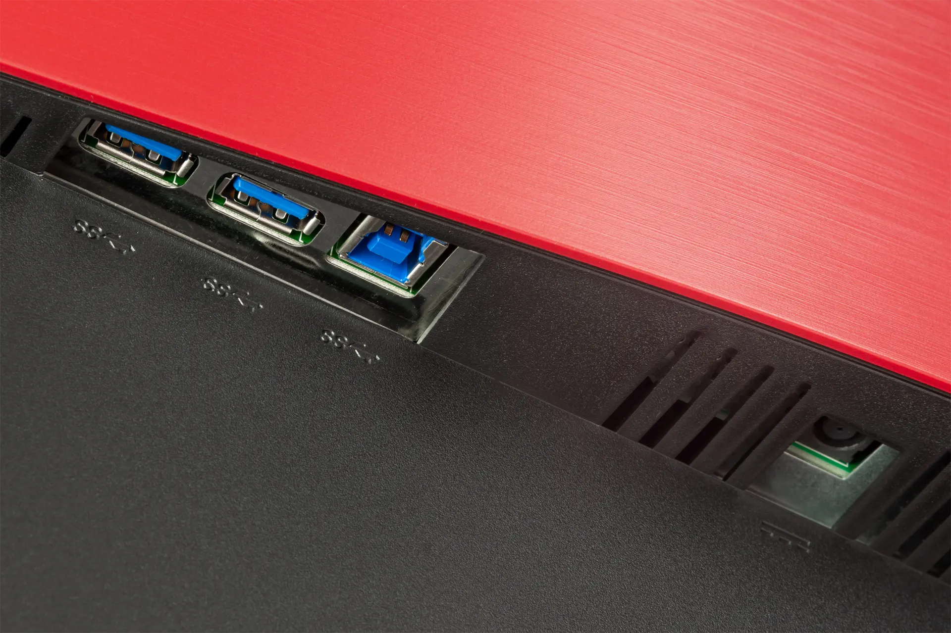 Для виртуальных баталий: обзор игрового монитора AOC AG271QX