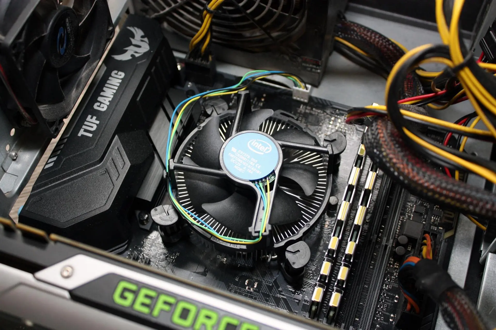 Почему важно время от&nbsp;времени обновлять процессор? На&nbsp;примере Intel Core i5-8500