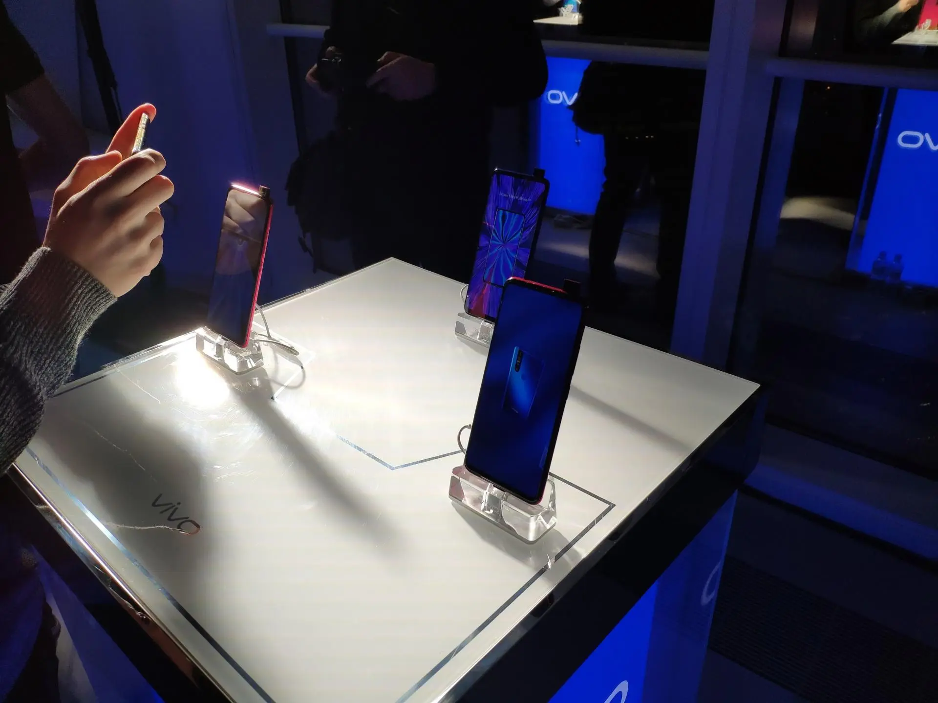Vivo V15 или Vivo V15 Pro? Представлены официально. Какой из них более желанный.