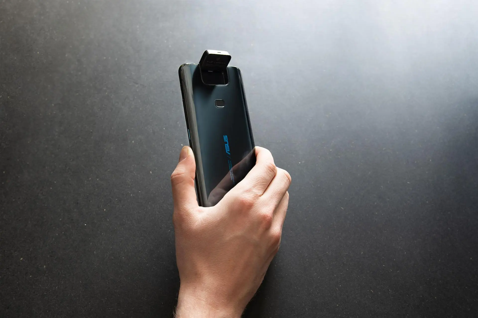 Asus Zenfone 6 готовится навести шорох на рынке смартфонов