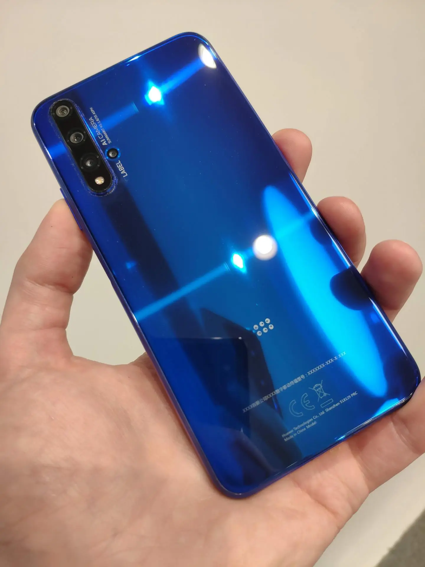 Смартфон Honor 20 и 2 брата представлены официально