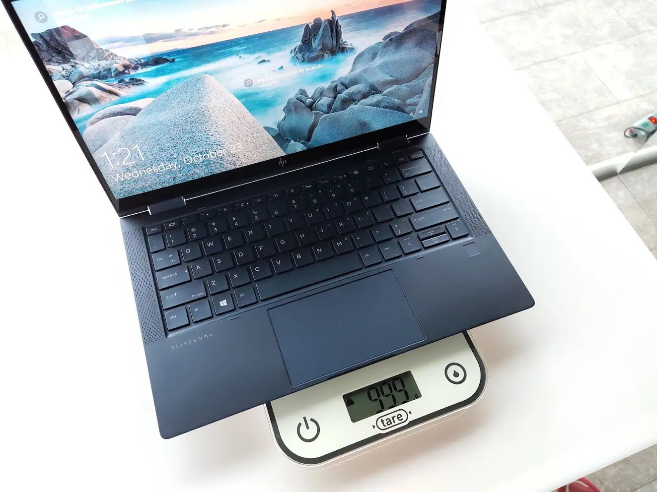 HP показала очень тонкий и лёгкий, но производительный ноутбук. Менее 1 кг веса