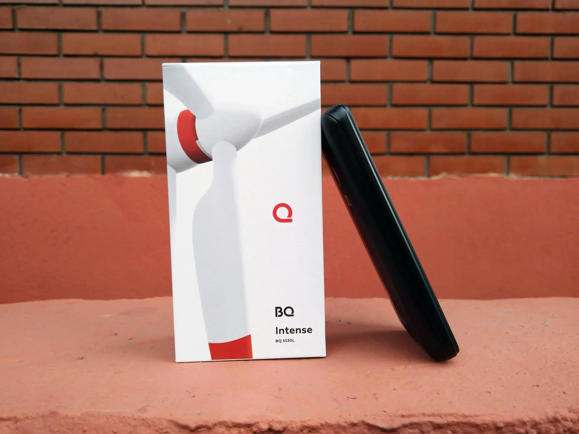 Обзор смартфона с большой батареей BQ Intense 5530L