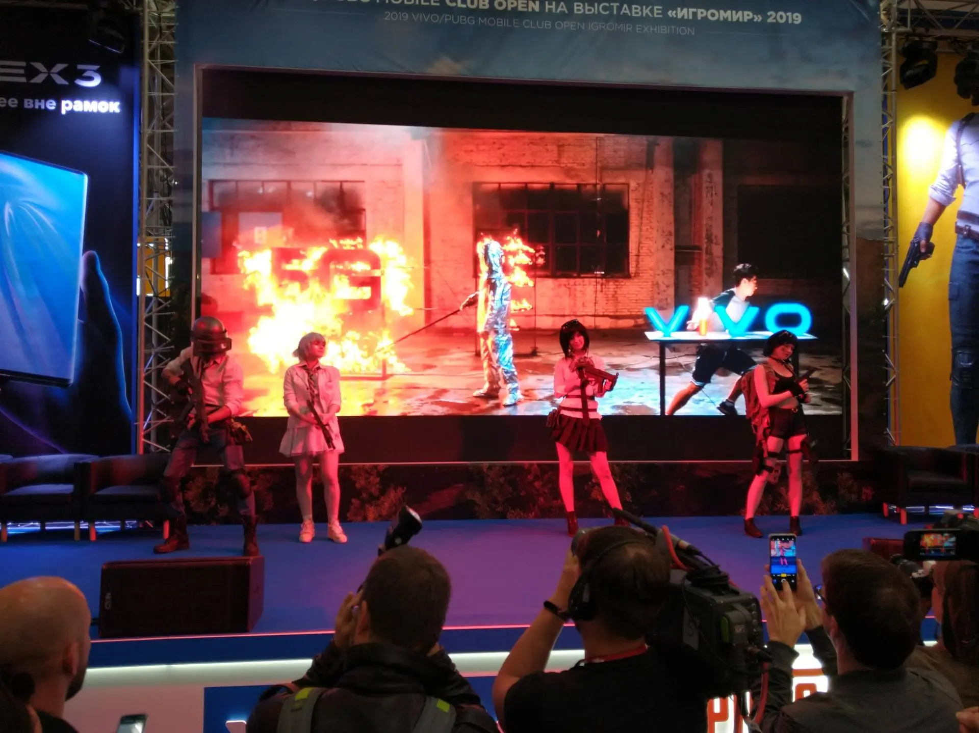 Vivo Nex 3 пытается задавать новые технологичные тренды для смартфонов. Представлен на Игромир 2019