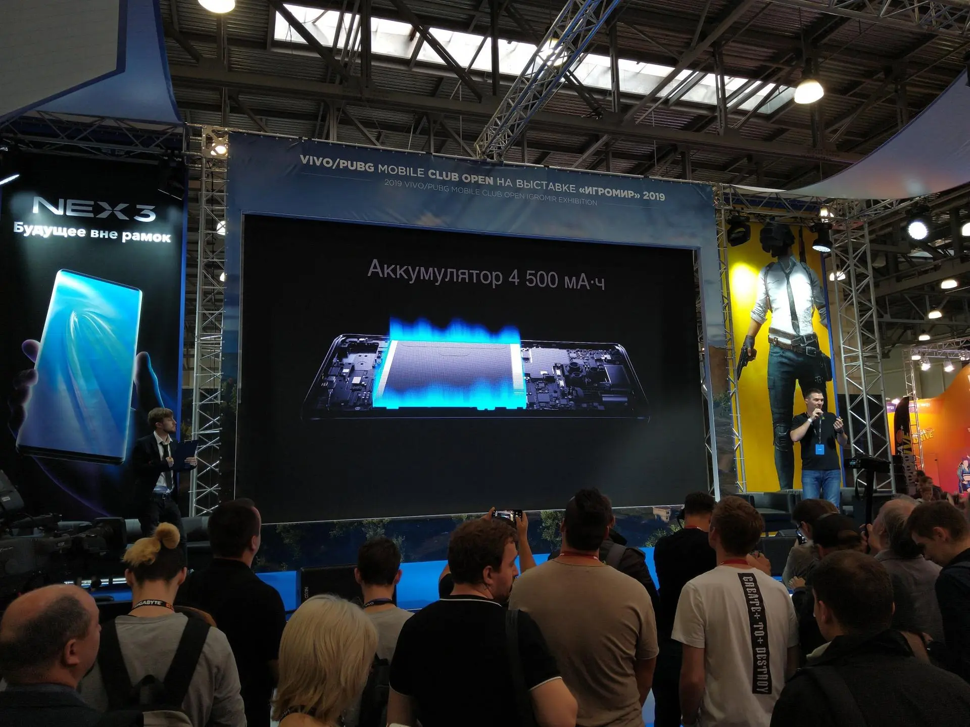 Vivo Nex 3 пытается задавать новые технологичные тренды для смартфонов. Представлен на Игромир 2019