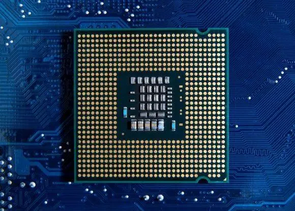 Intel Core i5-10600 рвёт AMD Ryzen 5 3600 в бенчмарке