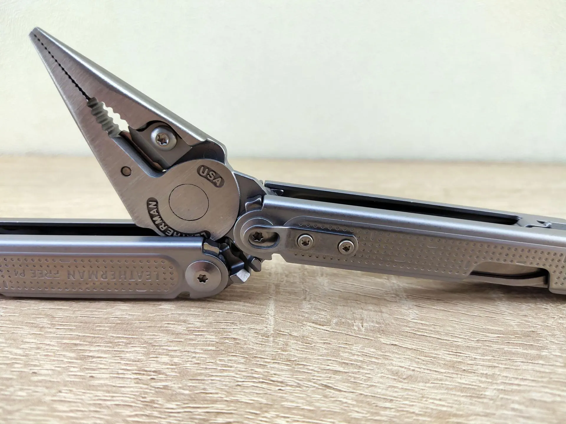 Тест-драйв&nbsp;мультитула Leatherman Free P4
