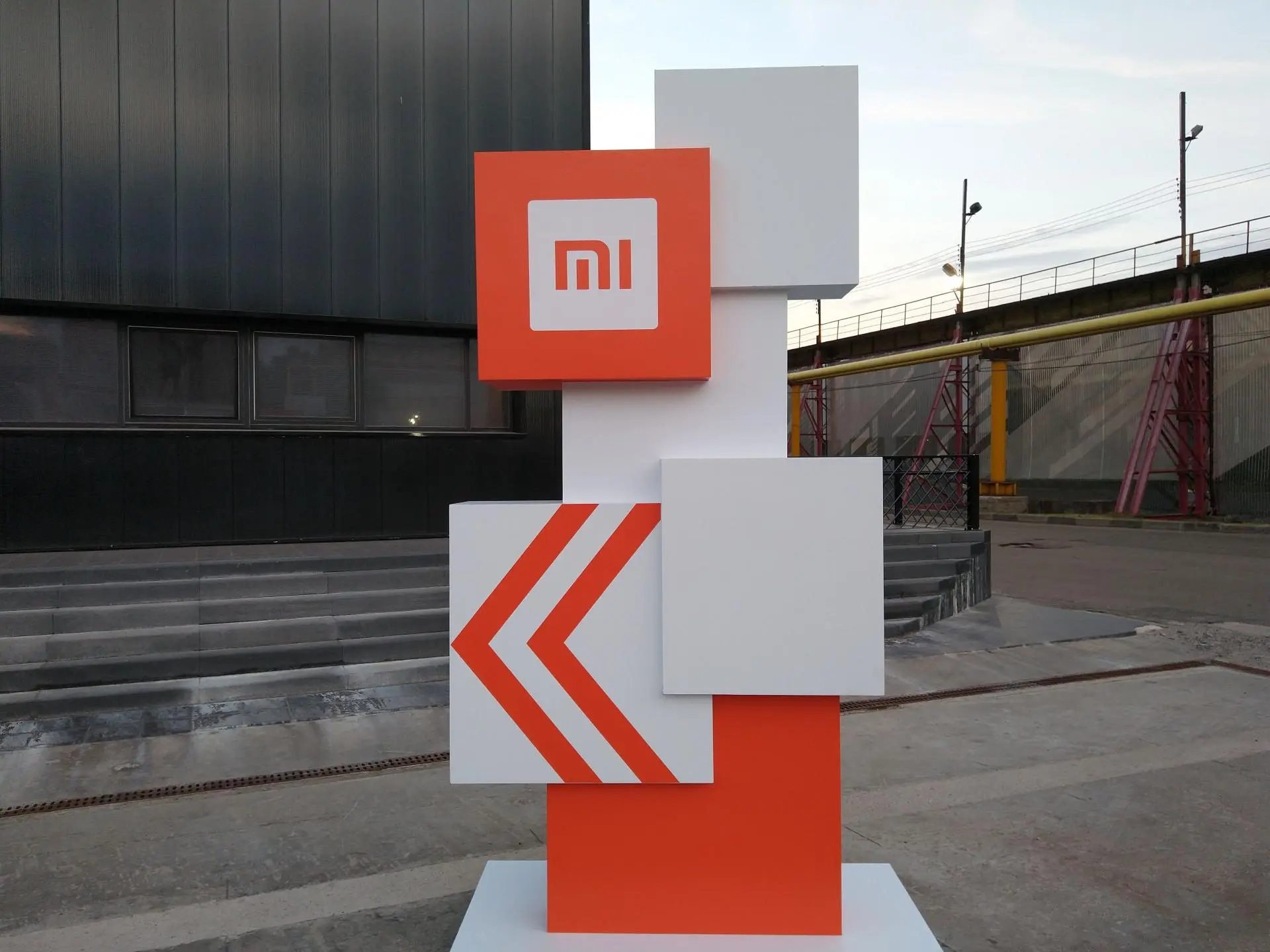 Нужны скидки на смартфоны Xiaomi? Компании 10 лет. Празднует