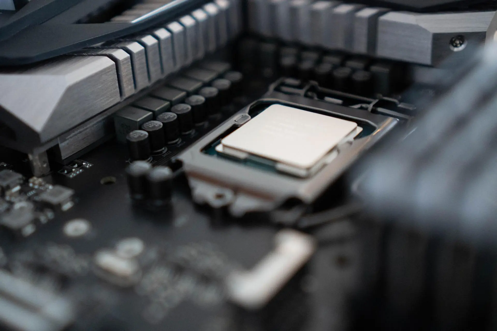 Процессор Intel разогнали до рекордных 8,37 ГГц