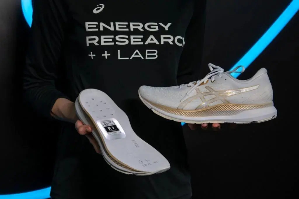 ASICS Smart Shoes – интеллектуальные кроссовки с откликом в реалтайме