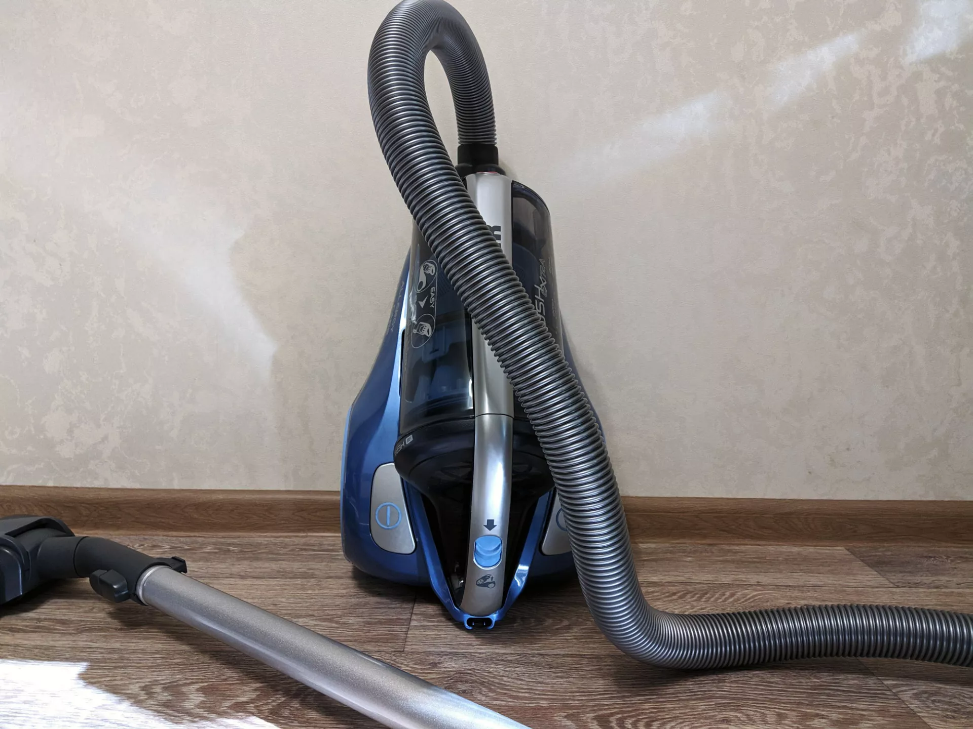 Тест-драйв пылесоса Hoover TRE1 420 019 RUSH EXTRA