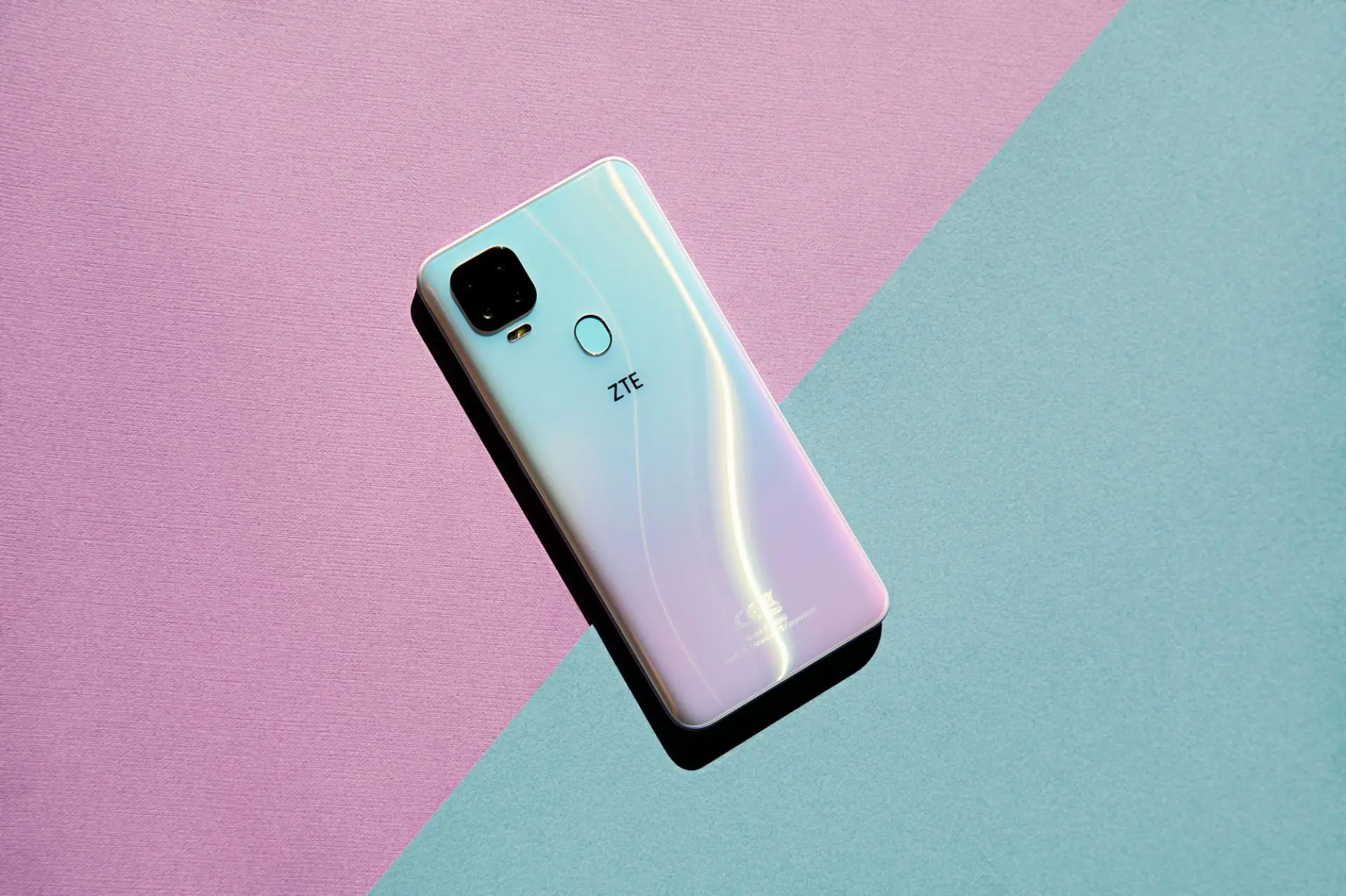 ZTE выпустила смартфон Blade V2020 за 15990 рублей