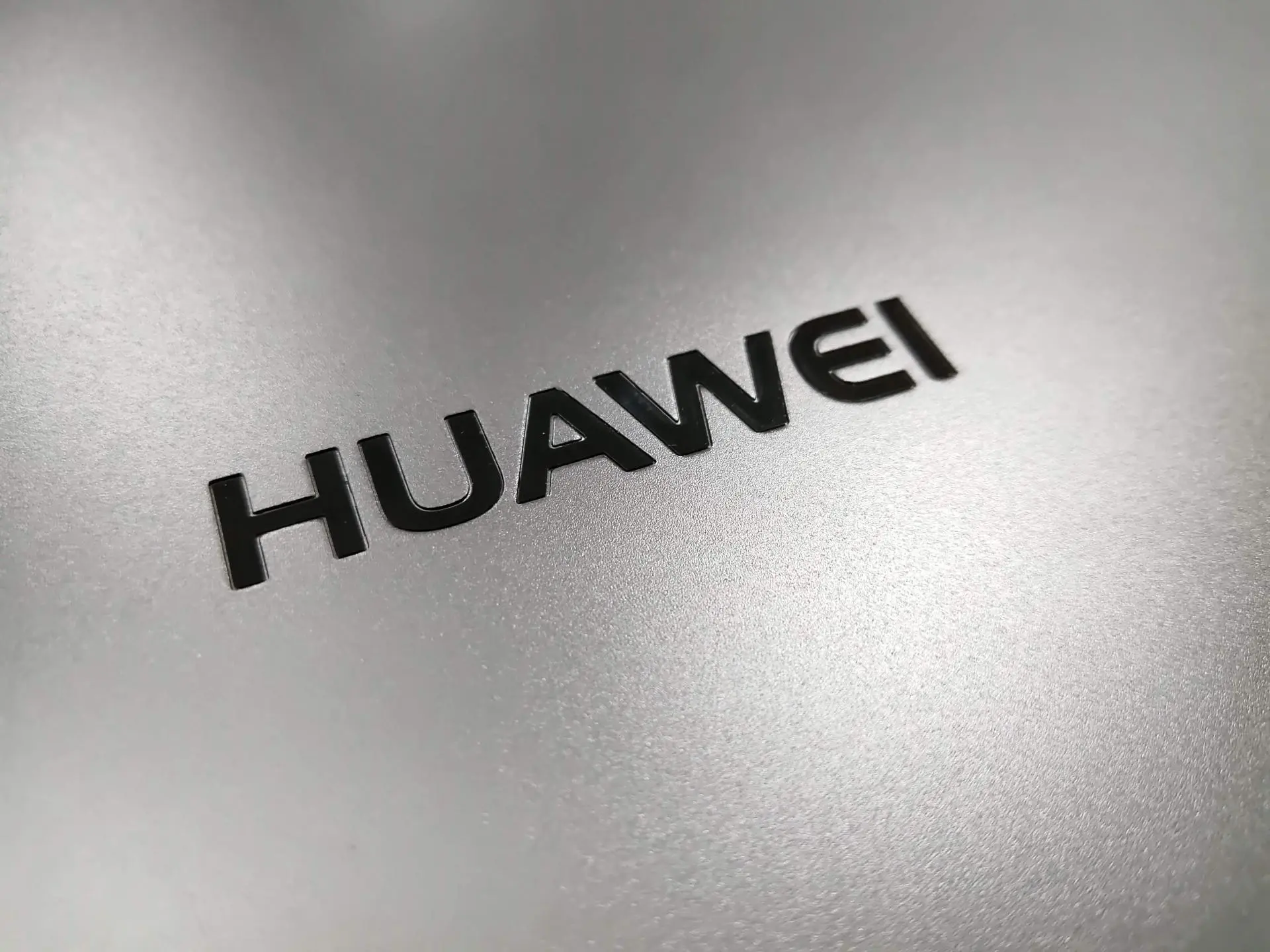Huawei подтвердила: обновит старые смартфоны до EMUI 10.1. И Honor тоже