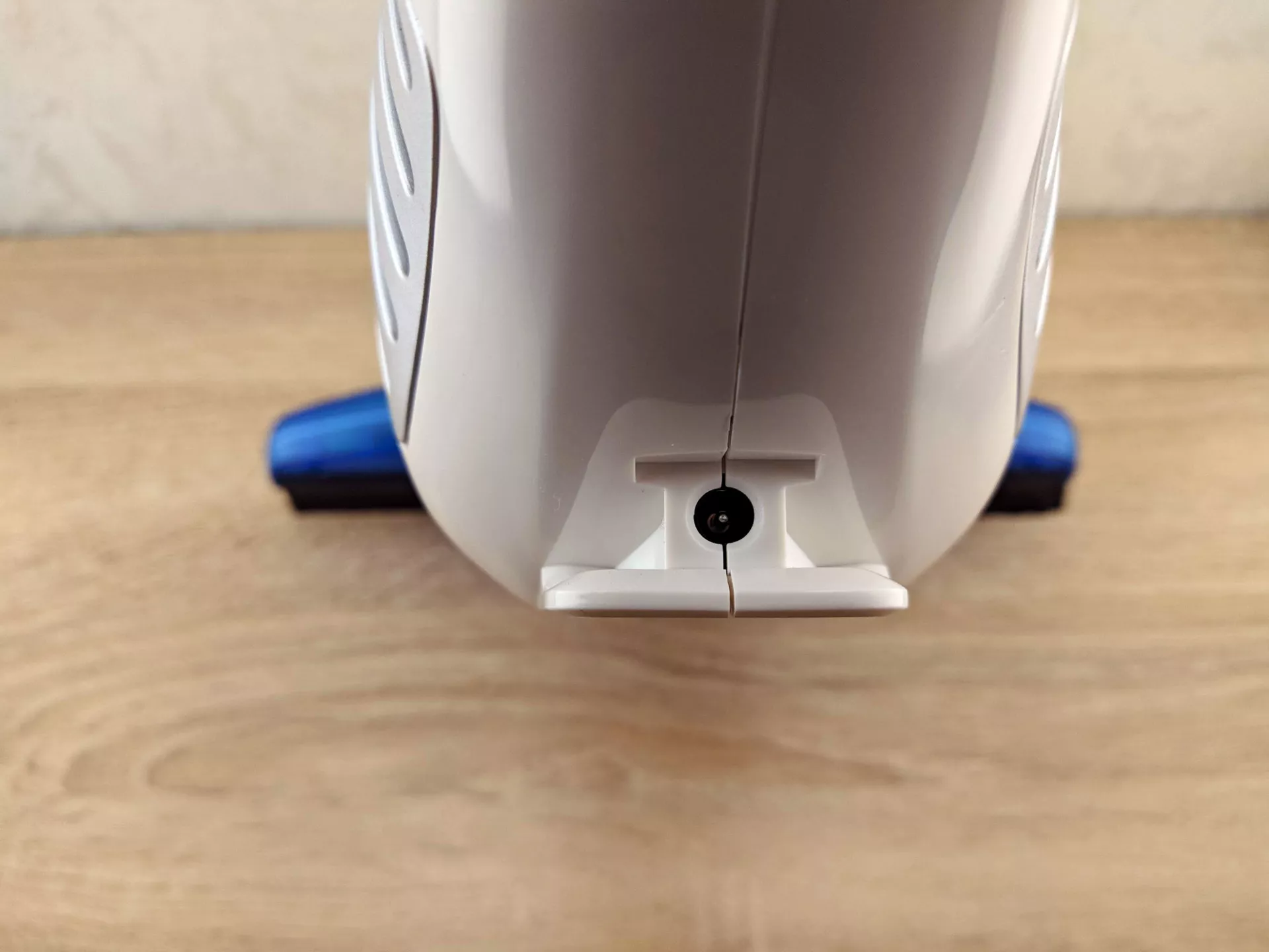 Тест-драйв ручного стеклоочистителя Hoover jwc60b6 019