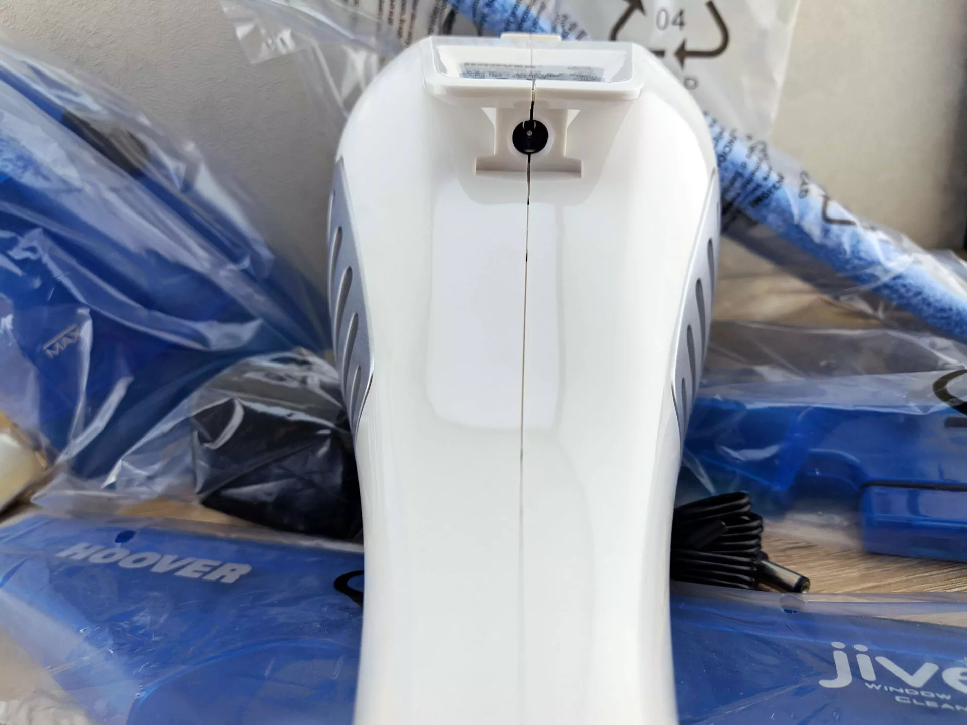 Тест-драйв ручного стеклоочистителя Hoover jwc60b6 019