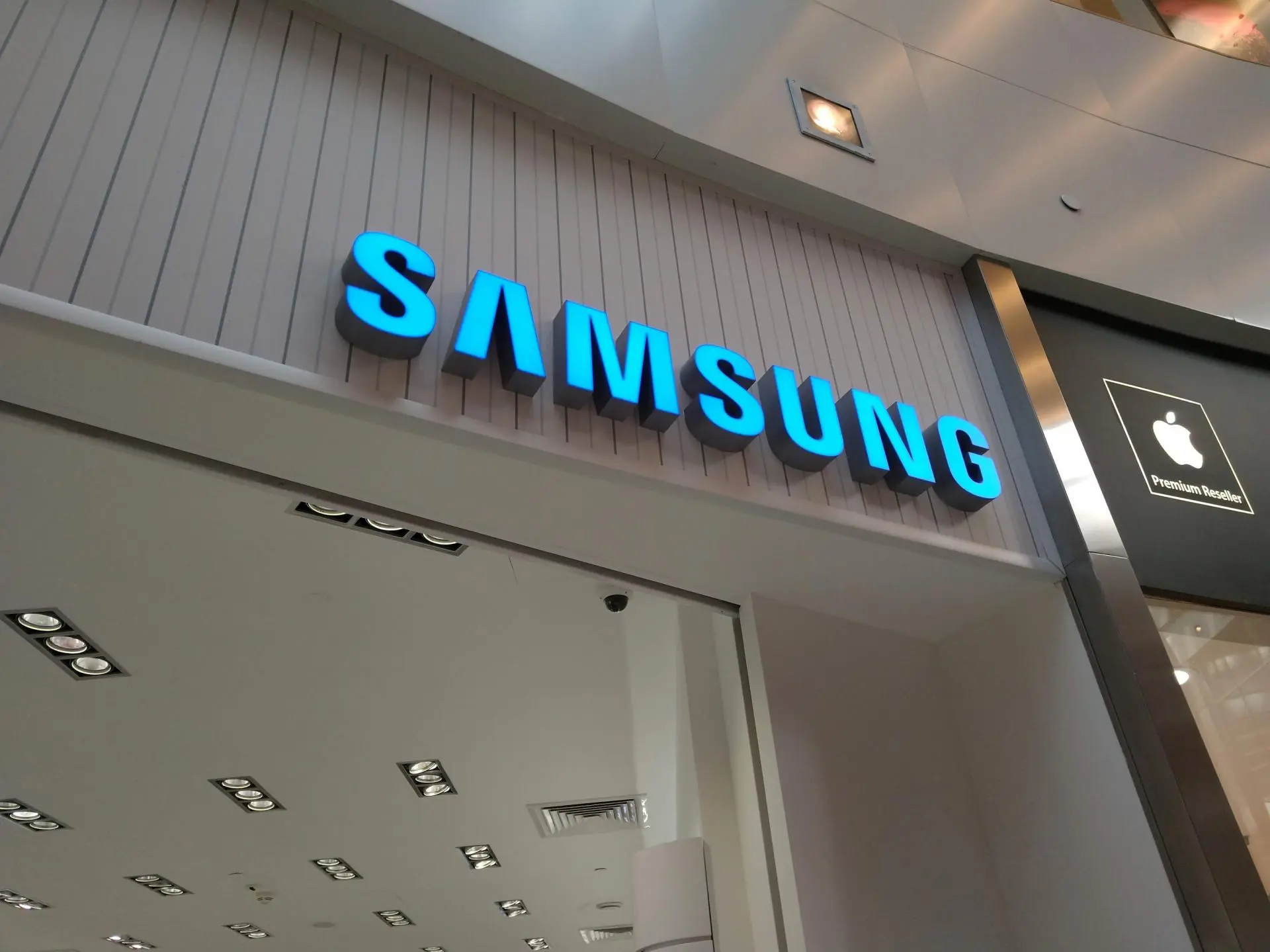 Лучшие телефоны Samsung: сравнение моделей Galaxy S, Note, A и Z