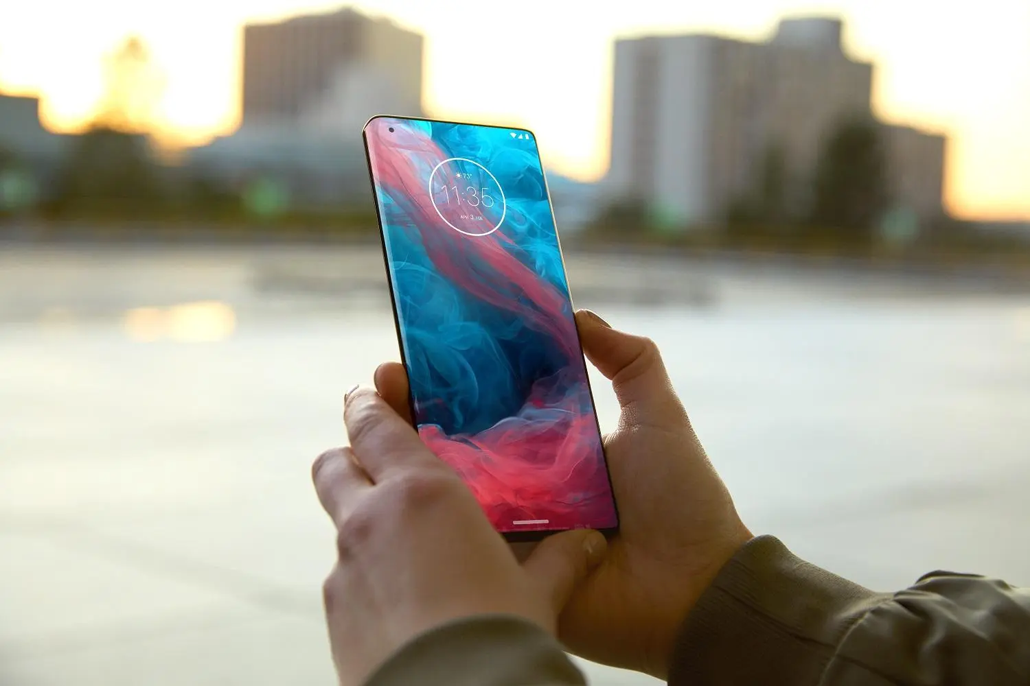Смартфоны Motorola Edge+ и G9 Plus пошли в продажу в России