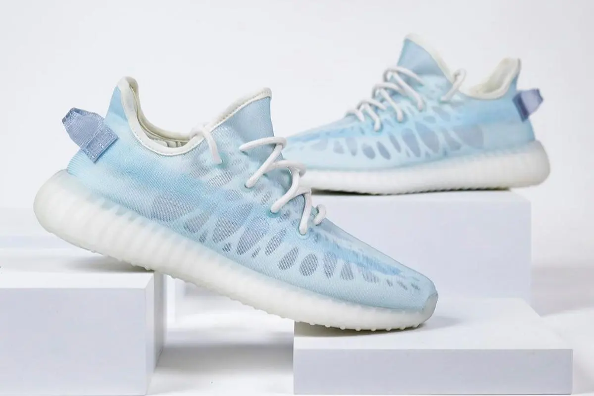 Ледяные Adidas YEEZY BOOST 350 V2 примерим летом
