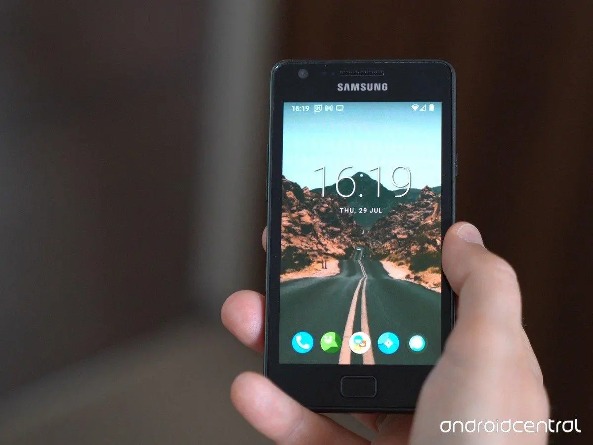 Android 11 установили на 11-летний смартфон